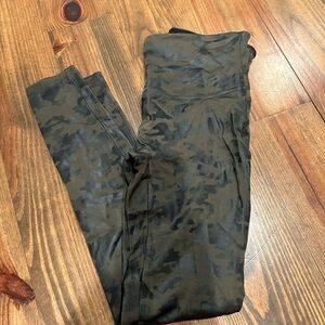 SPANX Faux Leather green Camo Print Leggings size large
